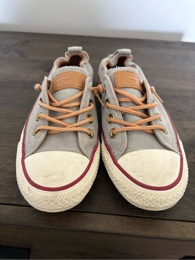 Converse Low-Top Sneakers in Light Gray, Tan and Red Trim